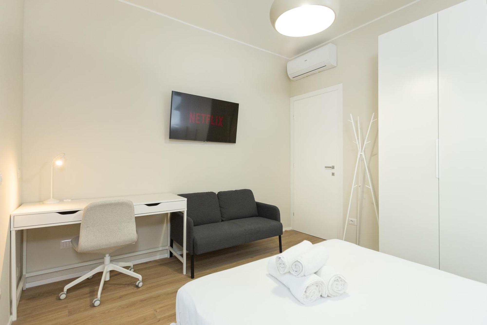 Dreams Exclusive Apartments With Terrace - Free Parking - M1 Station - Near Center Милано Екстериор снимка