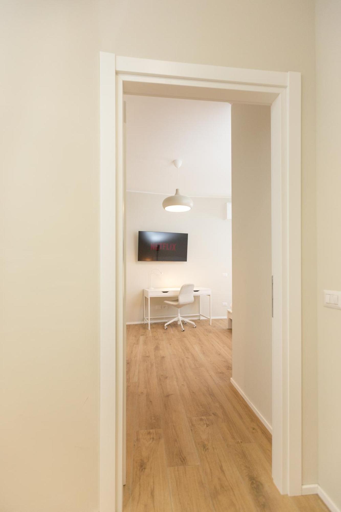 Dreams Exclusive Apartments With Terrace - Free Parking - M1 Station - Near Center Милано Екстериор снимка