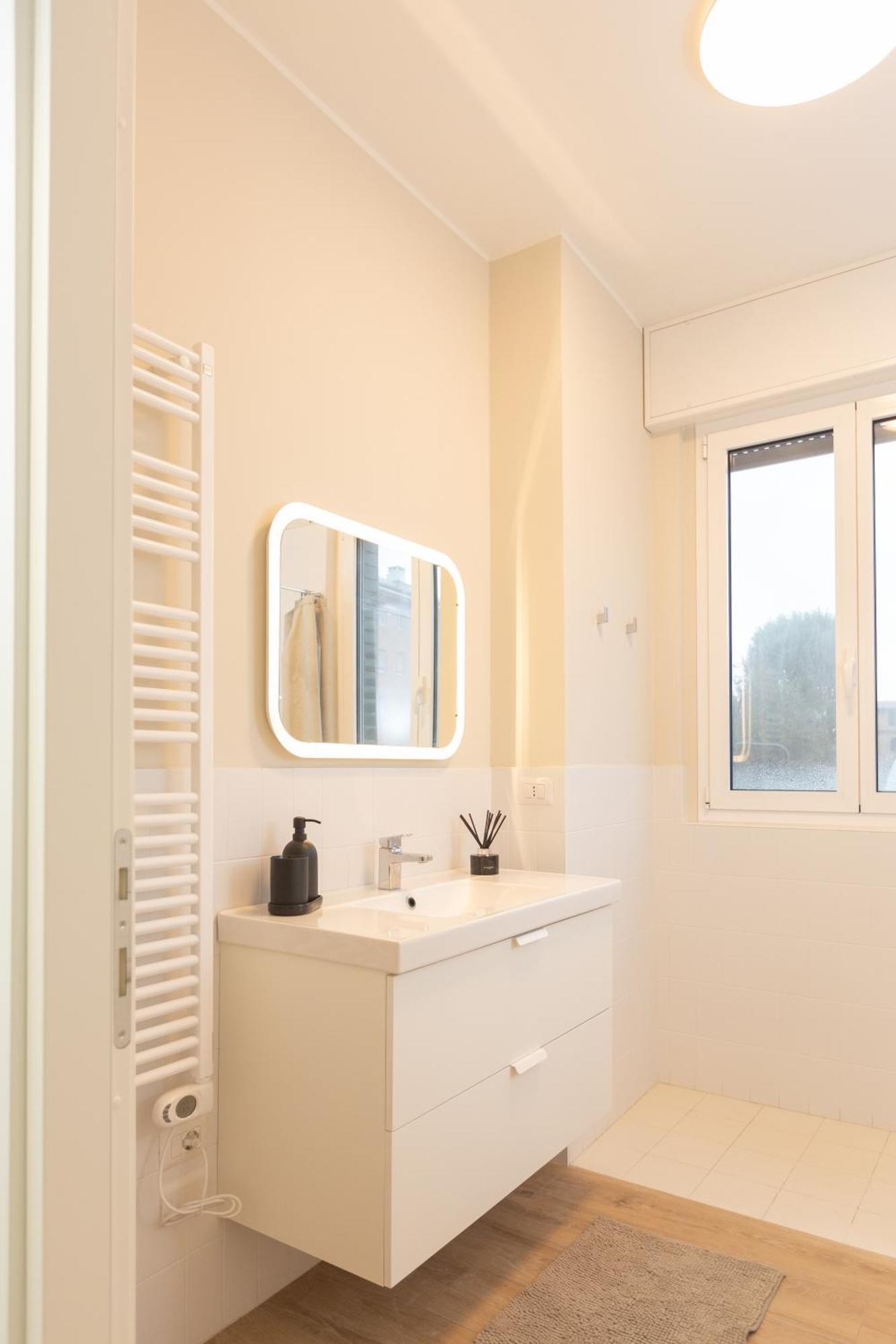 Dreams Exclusive Apartments With Terrace - Free Parking - M1 Station - Near Center Милано Екстериор снимка