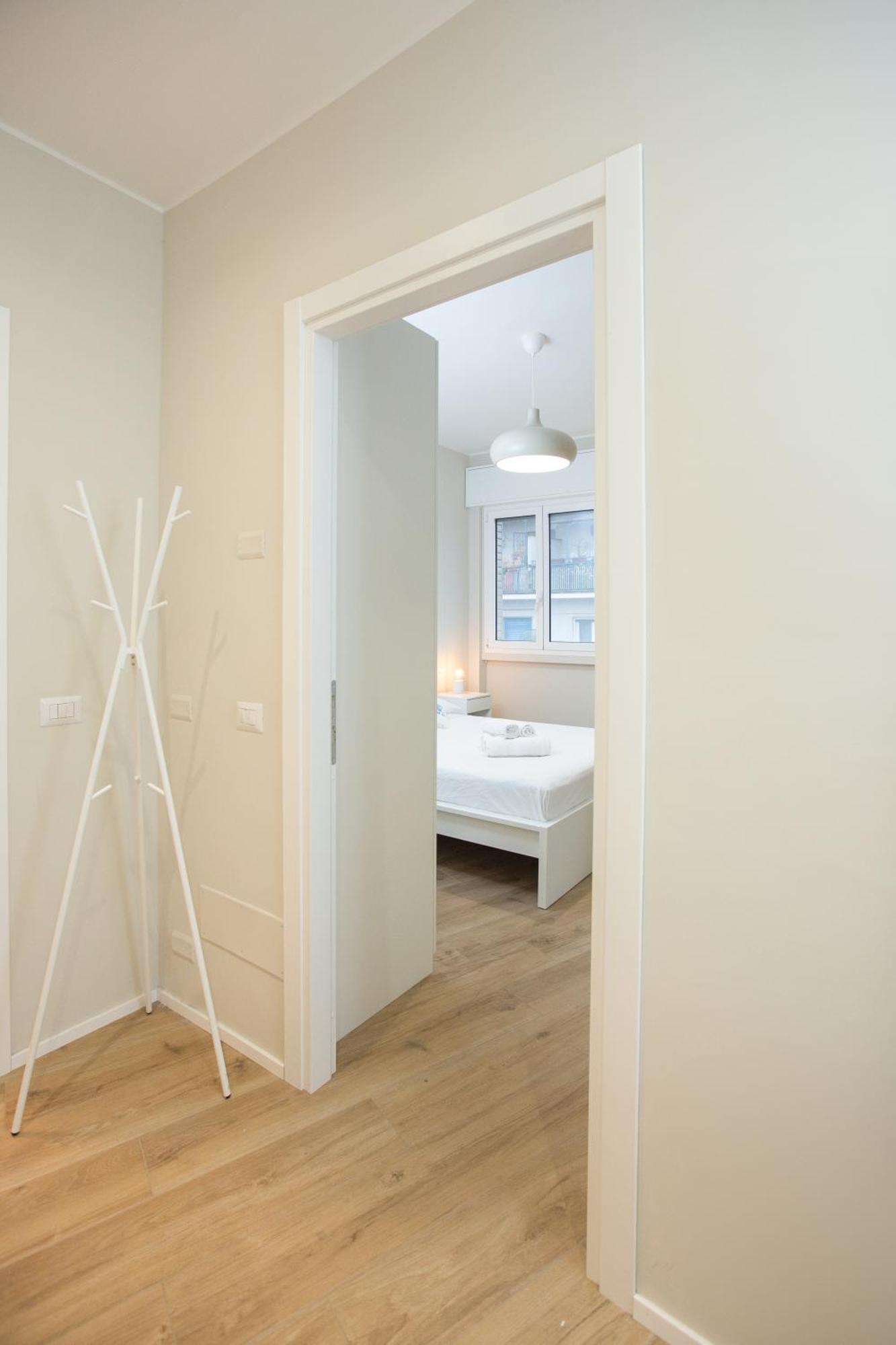 Dreams Exclusive Apartments With Terrace - Free Parking - M1 Station - Near Center Милано Екстериор снимка
