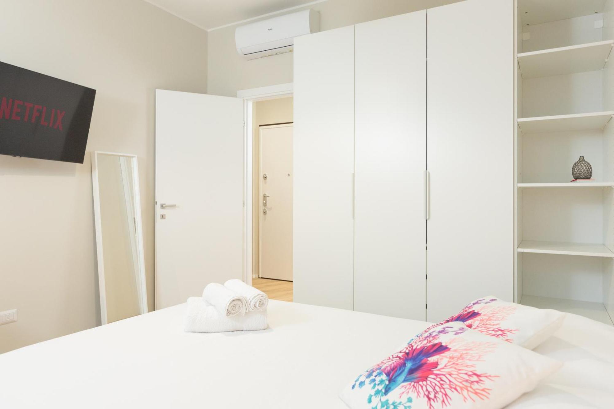 Dreams Exclusive Apartments With Terrace - Free Parking - M1 Station - Near Center Милано Екстериор снимка