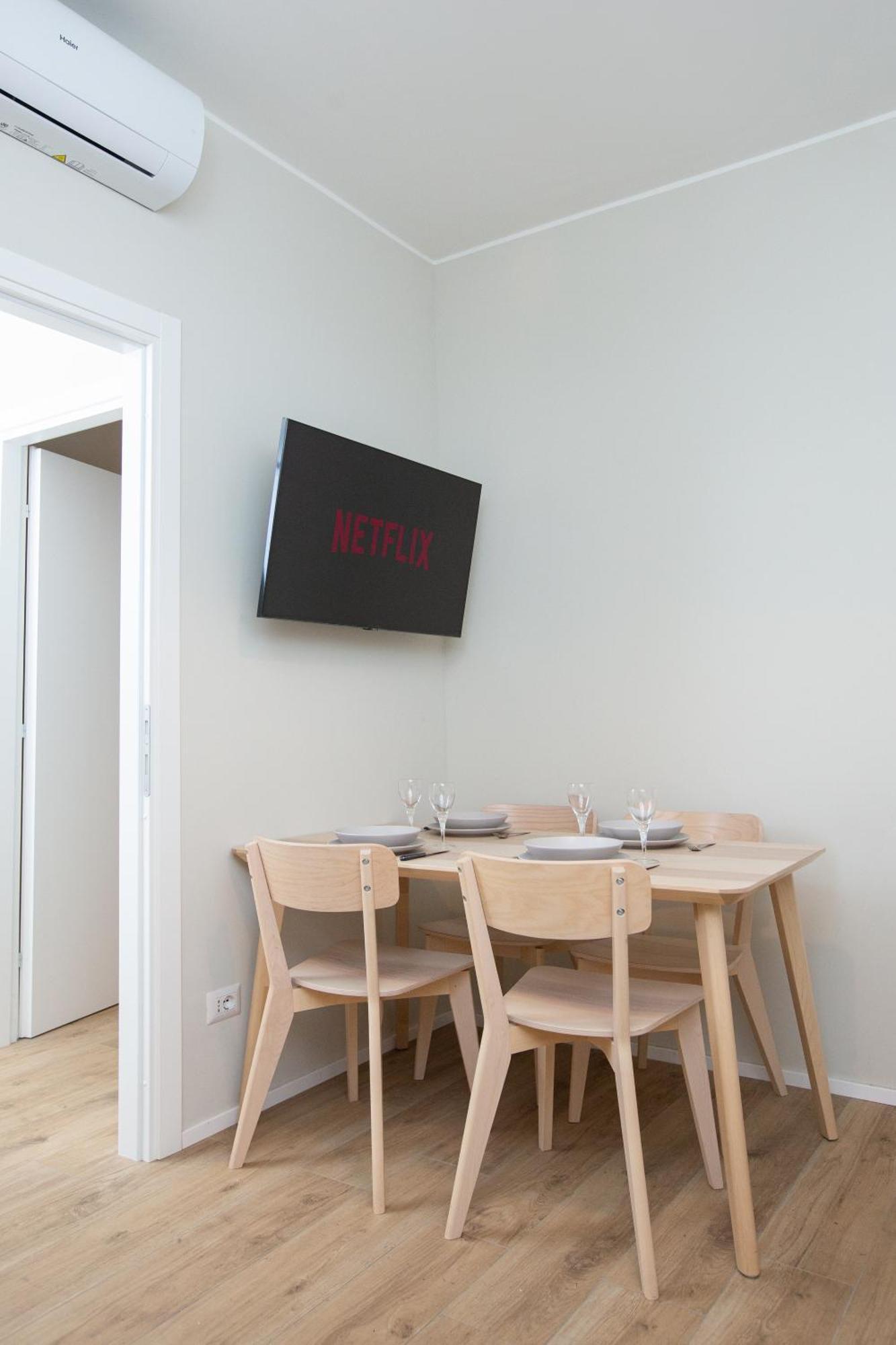 Dreams Exclusive Apartments With Terrace - Free Parking - M1 Station - Near Center Милано Екстериор снимка
