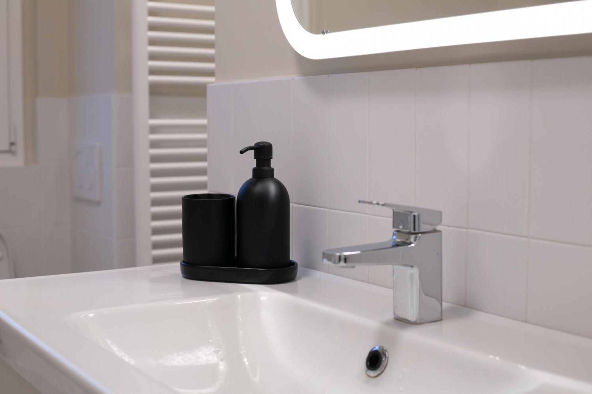 Dreams Exclusive Apartments With Terrace - Free Parking - M1 Station - Near Center Милано Екстериор снимка